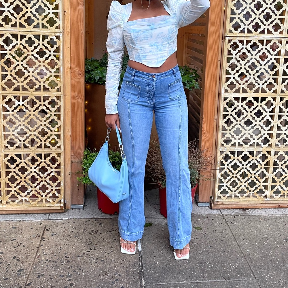 White and blue floral puff sleeve crop top